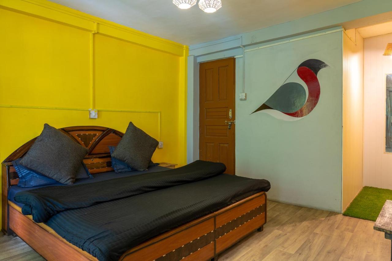 Whoopers Hostel Tosh Exterior photo